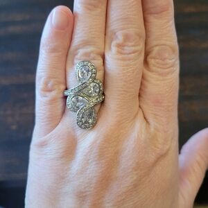Elegant Silver Swirl Ring
